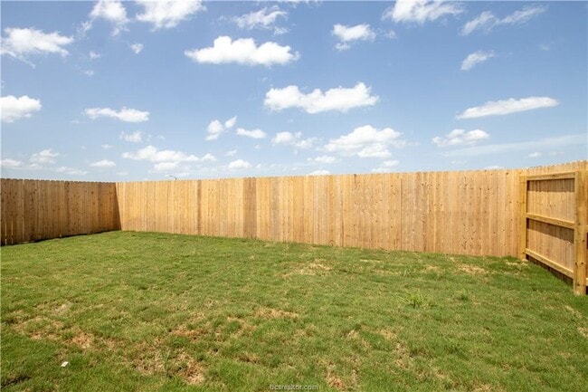 Building Photo - 883 Kickapoo Ln