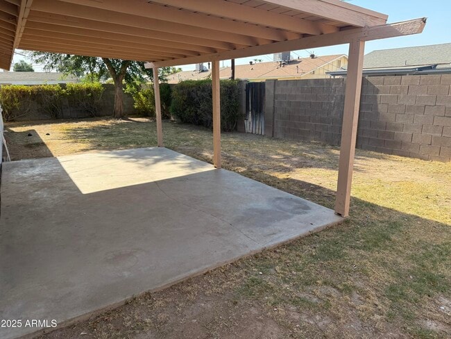 Building Photo - 944 E Concorda Dr
