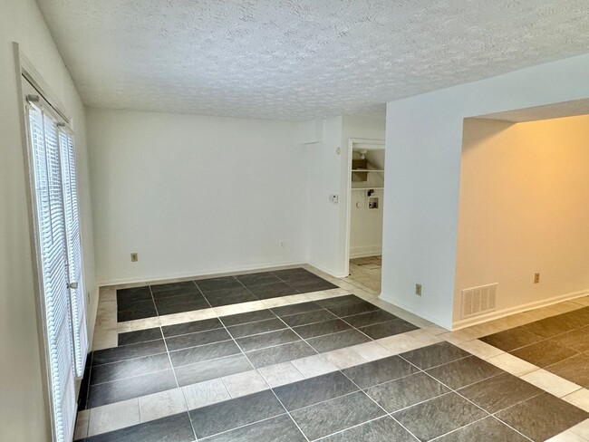 Building Photo - 3-Bedromm 2.5 bath with the Perfect Mix of...
