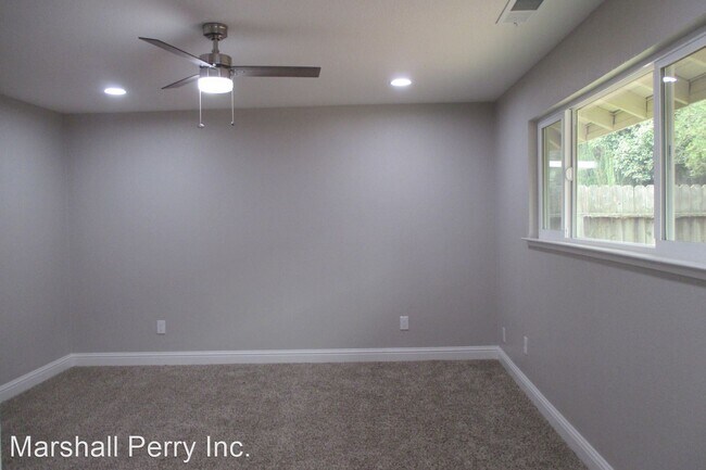 Building Photo - 4 br, 2 bath House - 2307 Crestview Dr.