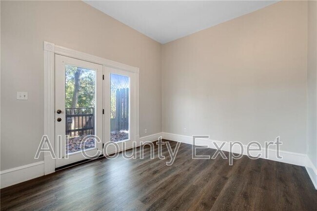 Building Photo - 438 Cherokee Ave SE