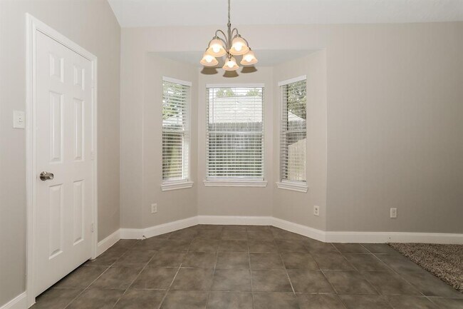 Building Photo - 13626 Summer Hill Dr