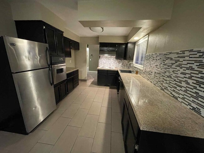 Building Photo - 10536 SW 43rd Ave