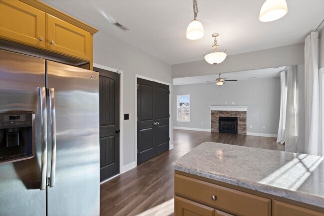 Building Photo - Close to Air Station/Camp Lejeune