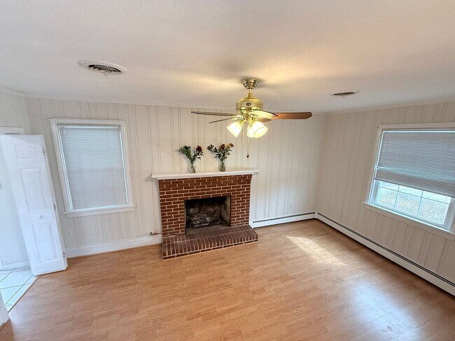 Building Photo - 8276 Franklin Ln