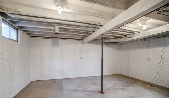 Building Photo - 128 Alpine Dr