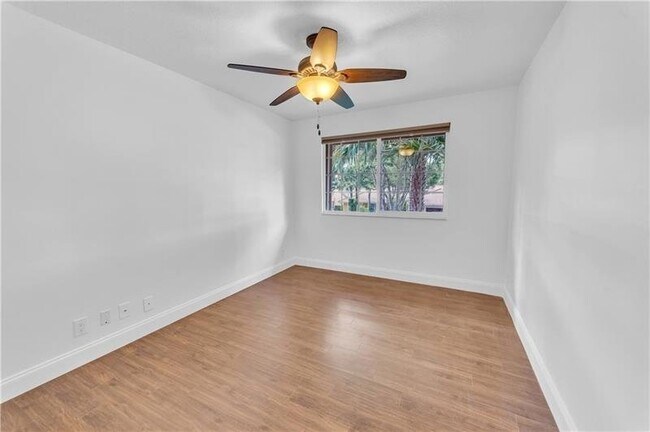 Building Photo - 9144 NW 43rd Ct