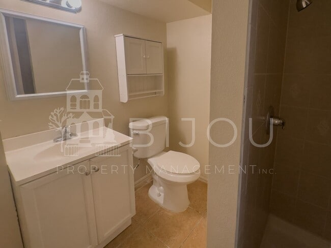 Building Photo - Gold Hill Townhome
