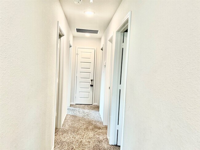 Building Photo - 1055 Bluebonnet Trl