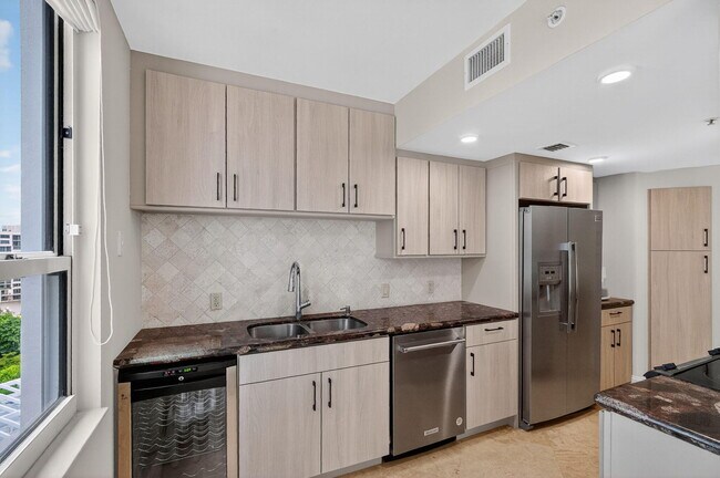 Building Photo - 701 Brickell Key Blvd