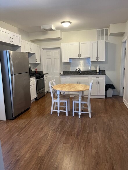 Kitchen 13 x 13 (table not inc.) - 241 W 23rd St