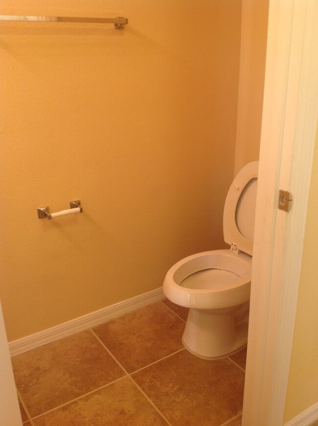 Building Photo - Spacious 4 Bed home in Wetherbee Lakes Estates !!