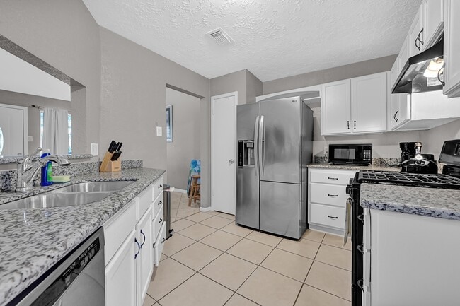 Building Photo - 4510 Beechcraft St