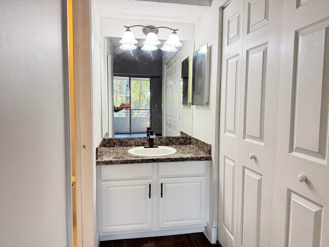 Building Photo - 921 Lyons Rd