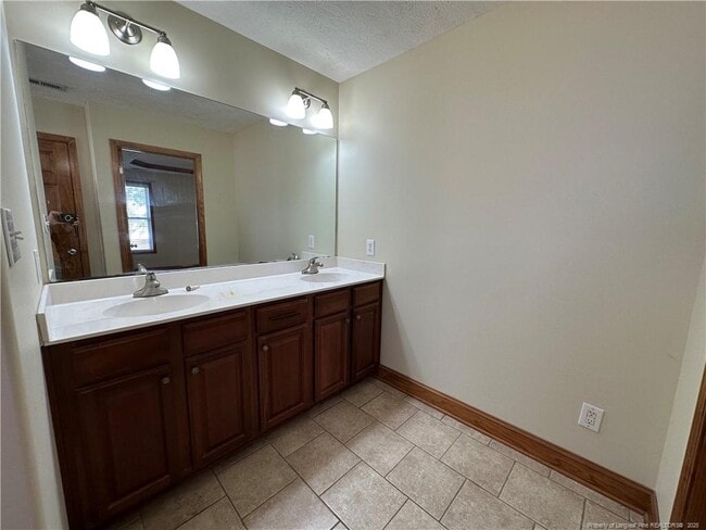 Building Photo - 1935 Sunshine Ct