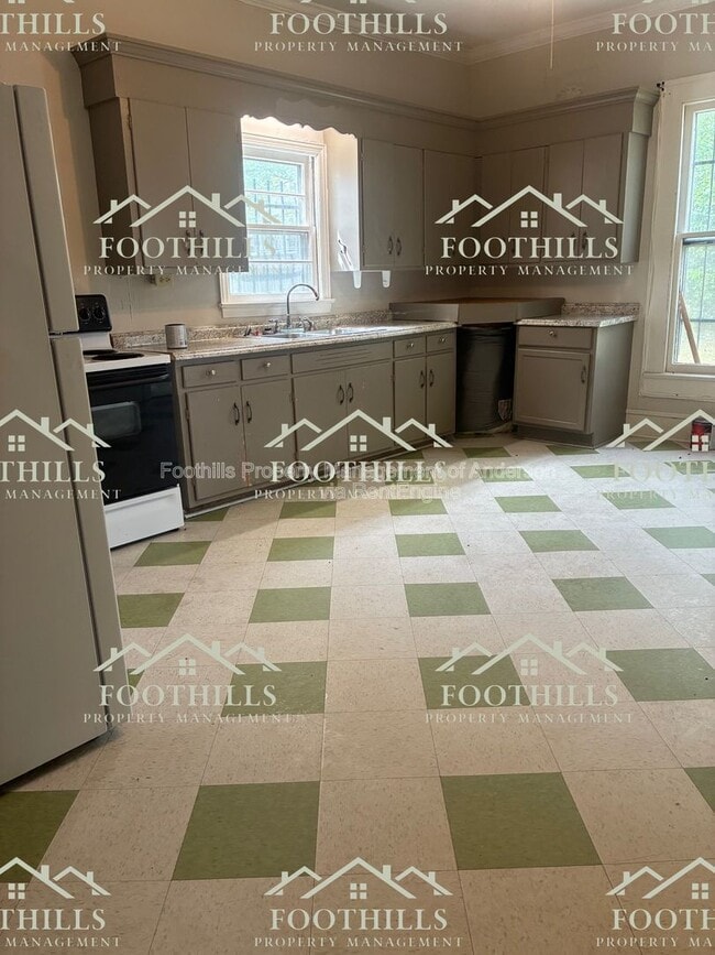 Building Photo - 319 B St