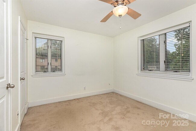 Building Photo - 2441 Vail Ave