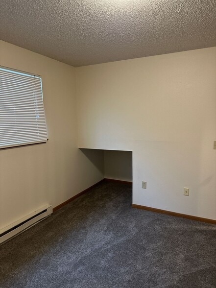 Building Photo - 725 6th Ave S