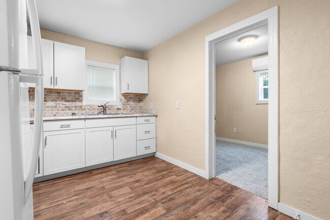 Building Photo - Carriage House near Downtown Pueblo!