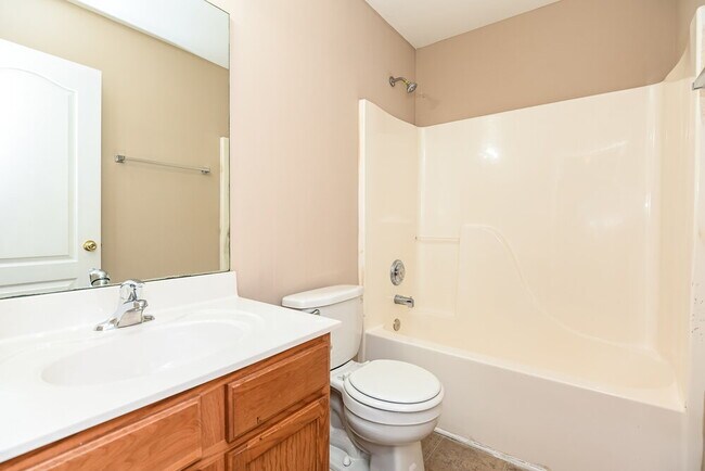 Building Photo - 214 Oakleigh Ln