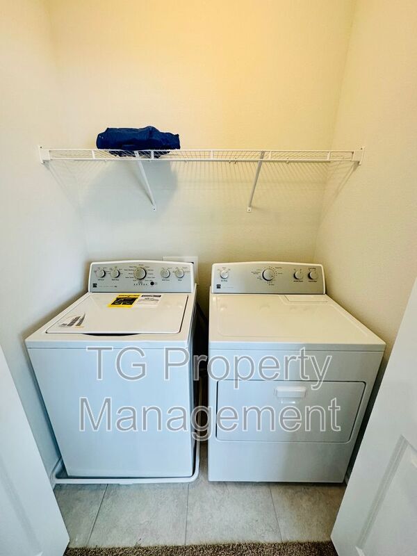 Building Photo - 84 Pinebury Ln