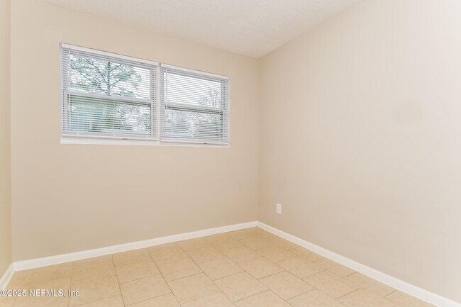 Building Photo - 1146 Busac Ave