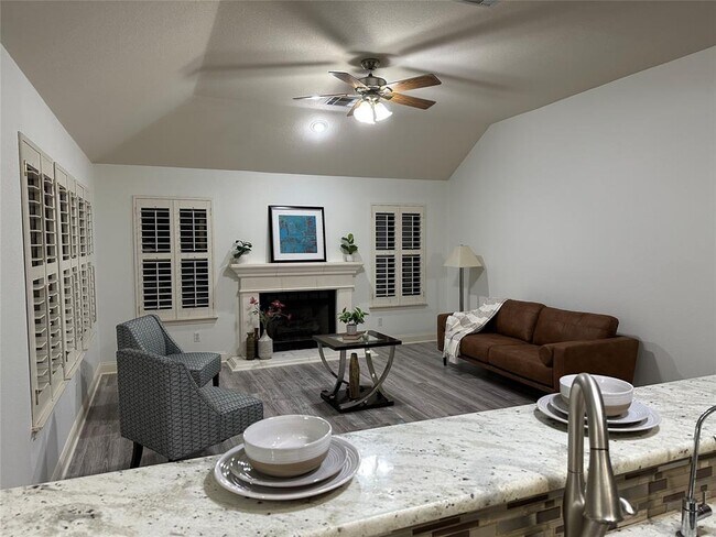Building Photo - 2805 Cortez Dr