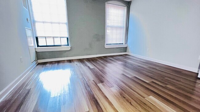 Building Photo - 160 Lafayette St