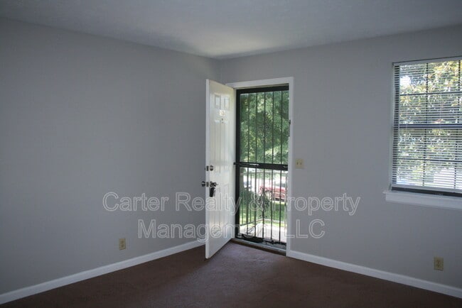 Building Photo - 1608 Forest Ave
