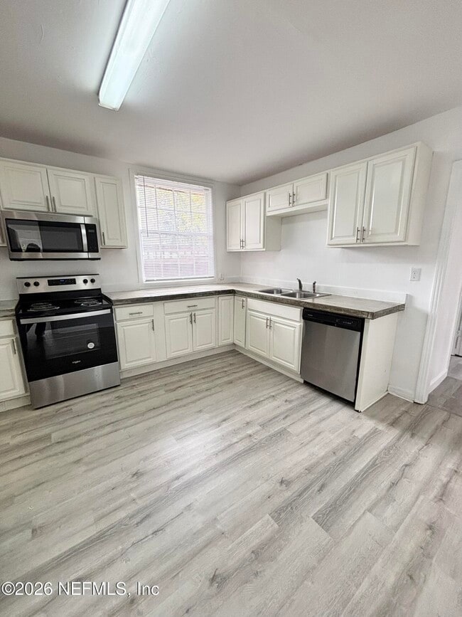 Building Photo - 1588 Hamilton St