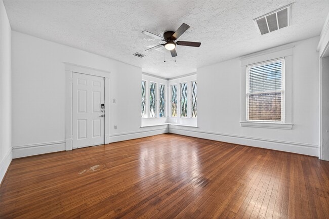 Building Photo - 324 W Alabama St