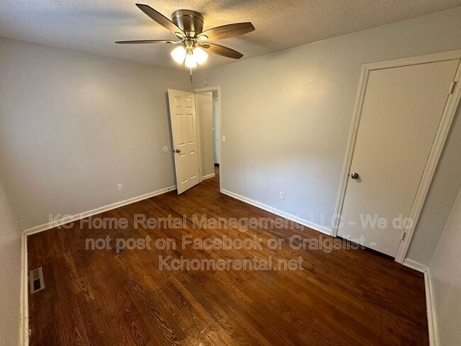 Building Photo - 10700 E 28th Terrace S