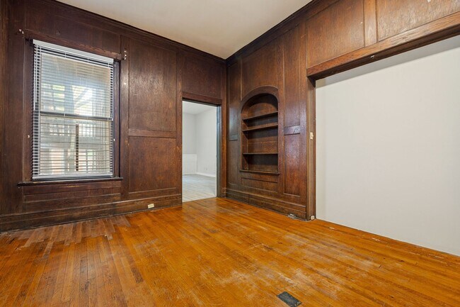 Building Photo - 818 W Franklin St