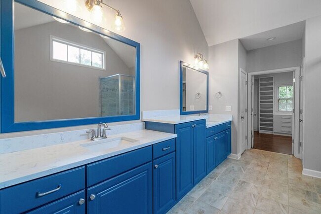 Building Photo - Stunning All-Brick Home in BridgeMill Community!