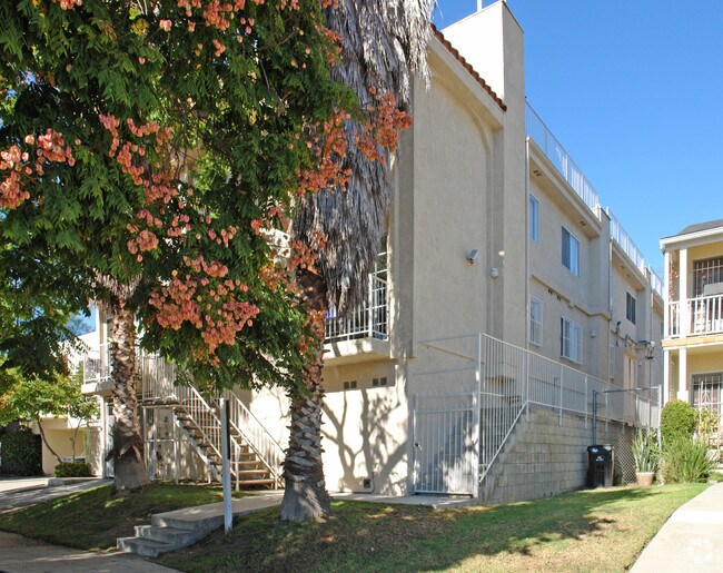 Building Photo - 8525 Saturn St
