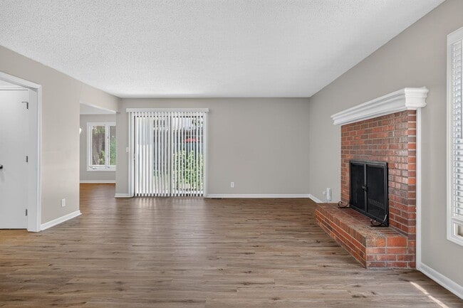 Building Photo - Renovated 3BR/2.5BA Townhome in Blue Valley Schools with Full Basement & 2-Car Garage