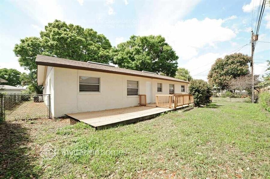 Building Photo - 17 Pinewood Ave