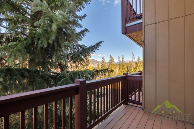 Building Photo - Fully Updated 3 Bedroom/ 3 Bath Peaceful Condo