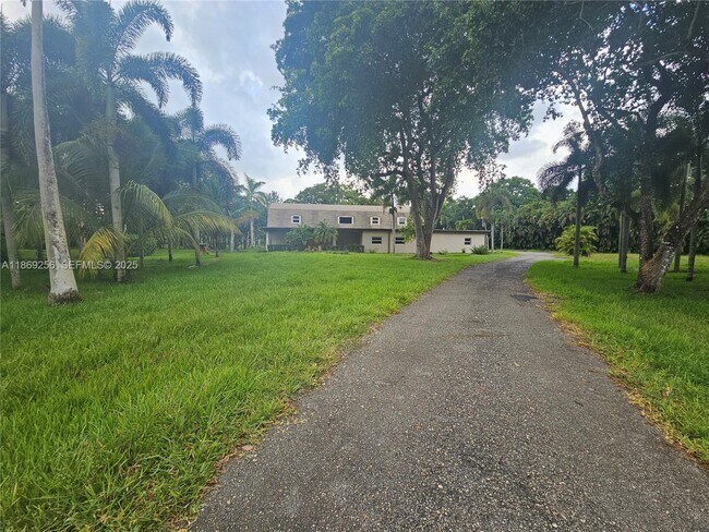 Building Photo - 15101 SW 27th St