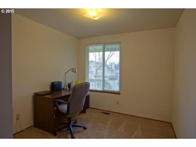 Building Photo - 3 Bedroom Home with Vaulted Living Room Near The Streets of Tanasbourne with Garage & Yard
