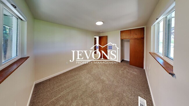 Building Photo - Water and sewer included! Comfortable 3-be...