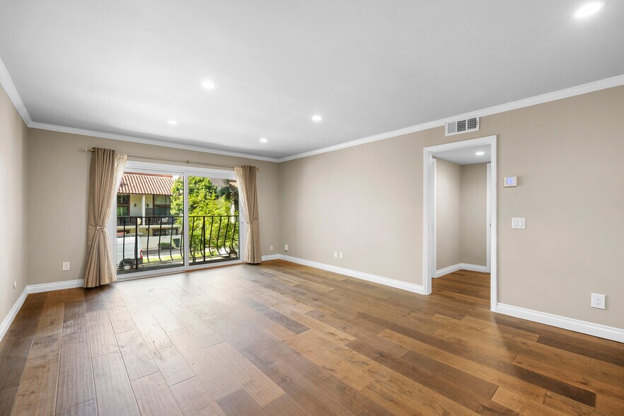 Building Photo - 310 N Jackson St