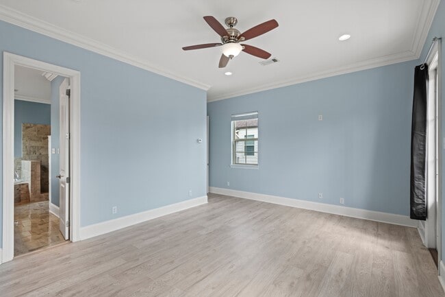 Building Photo - 5760 Warrington Dr