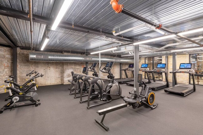 Building Photo - 1009 W Juneau Ave