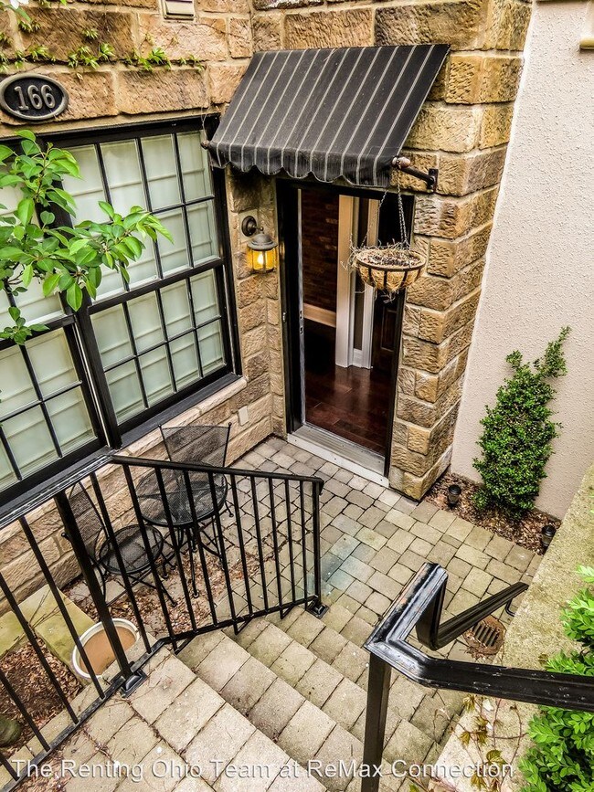 Building Photo - 166 E Gay St