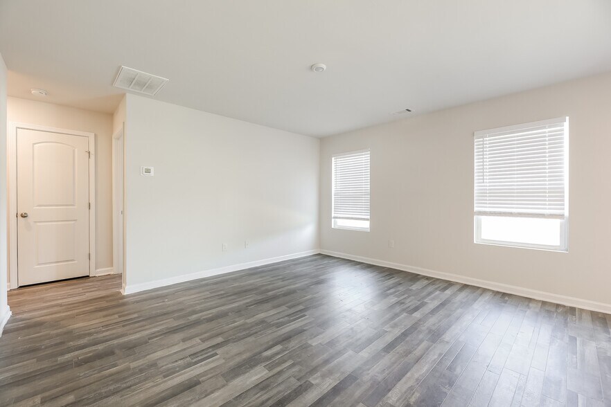 Building Photo - 544 Bella Casa Run