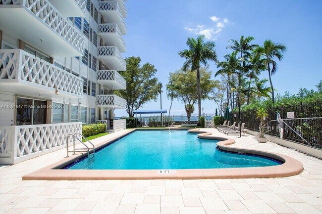 Building Photo - 1430 Brickell Bay Dr