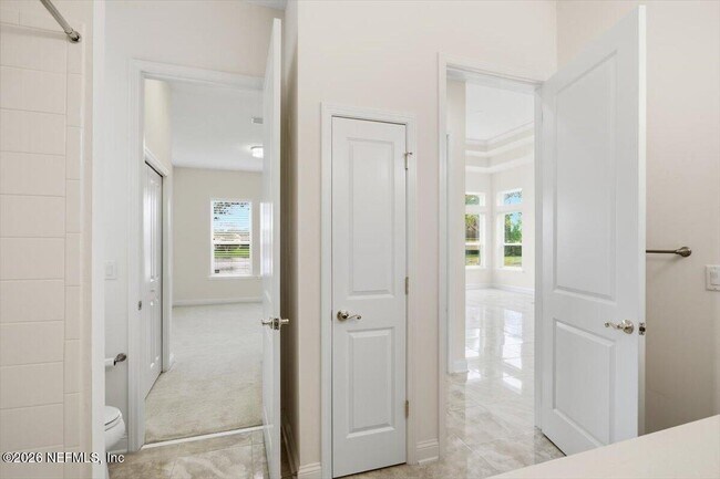 Building Photo - 743 E Dorchester Dr