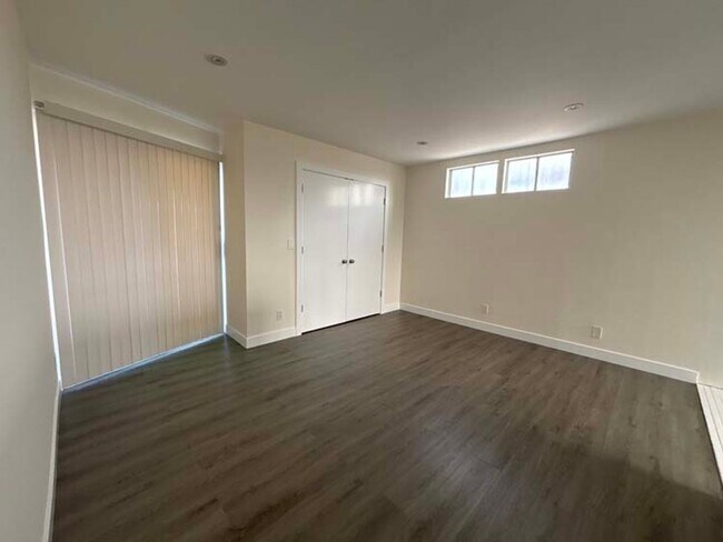 Building Photo - 915 Broadway St