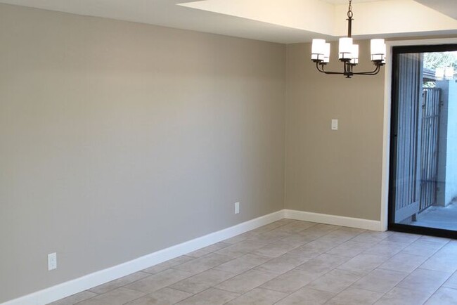 Building Photo - Beautiful Condo with two Master Suites!